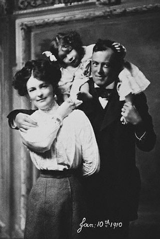 aleister-crowley-with-his-first-wife-rose-kelly.jpg